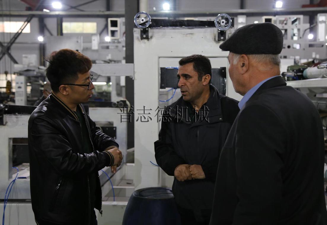 伊朗客户访问冲床送料机厂